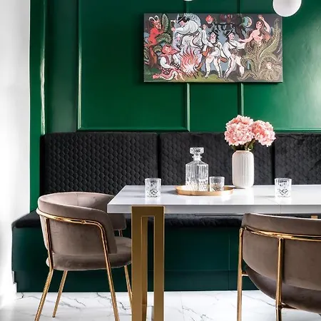 Apartment House'27 *